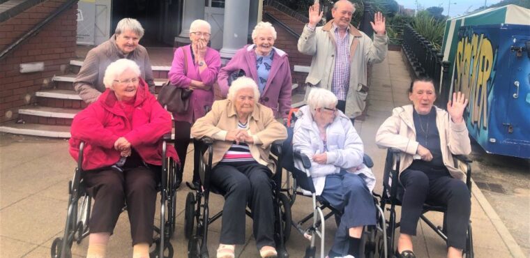  Alfred, 86, dances down memory lane during care home outing 